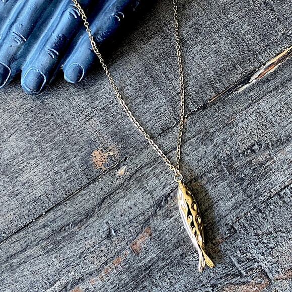 NEW Gold Sardine Pendant Layering Necklace - Picture 8 of 10
